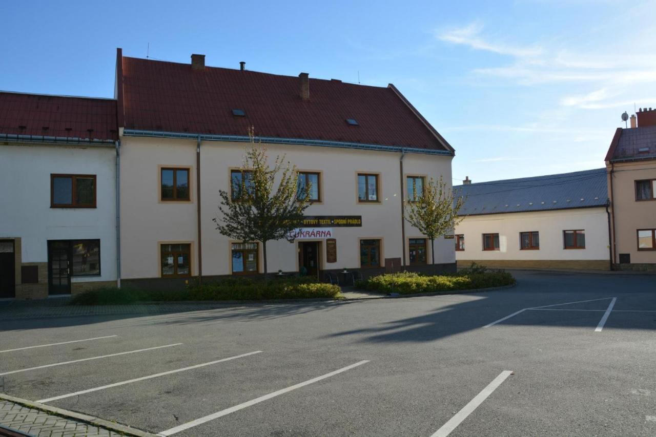 Retro Vila Guest House Slušovice Eksteriør bilde